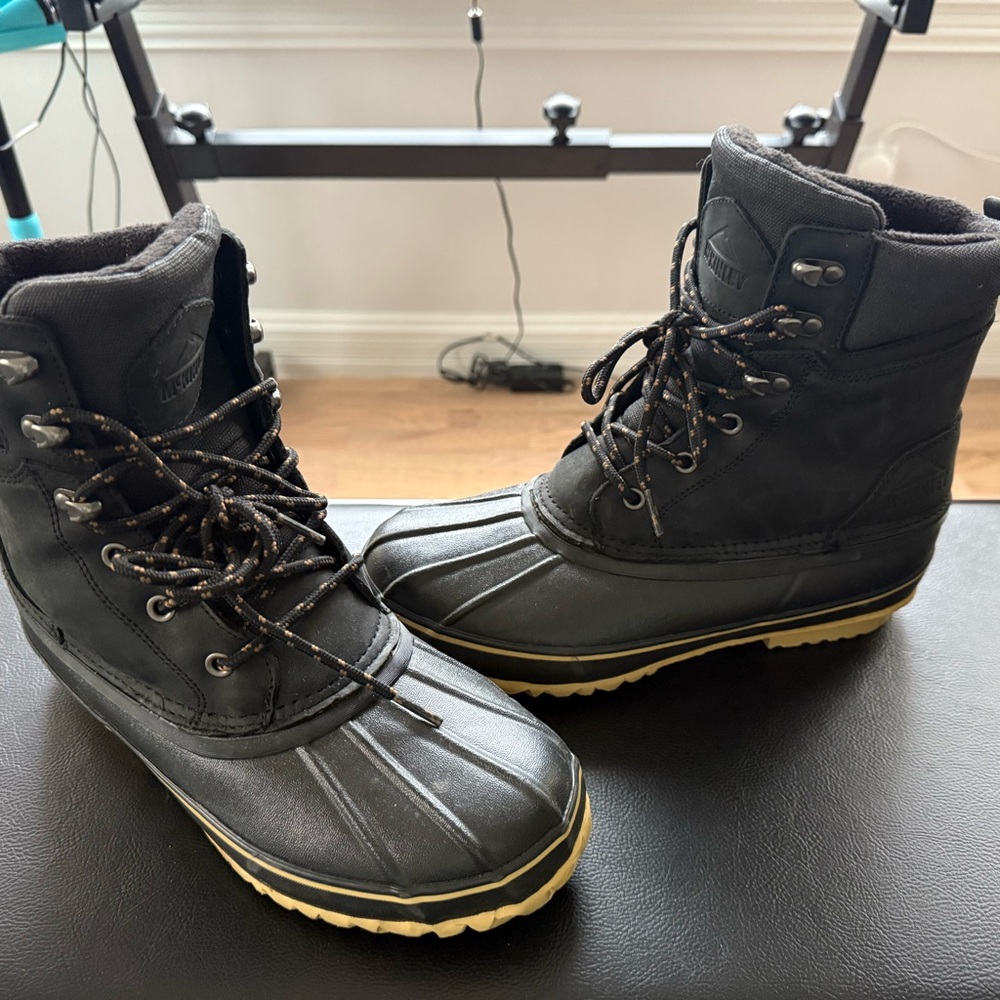 Men's Black McKinley snow boots size 8